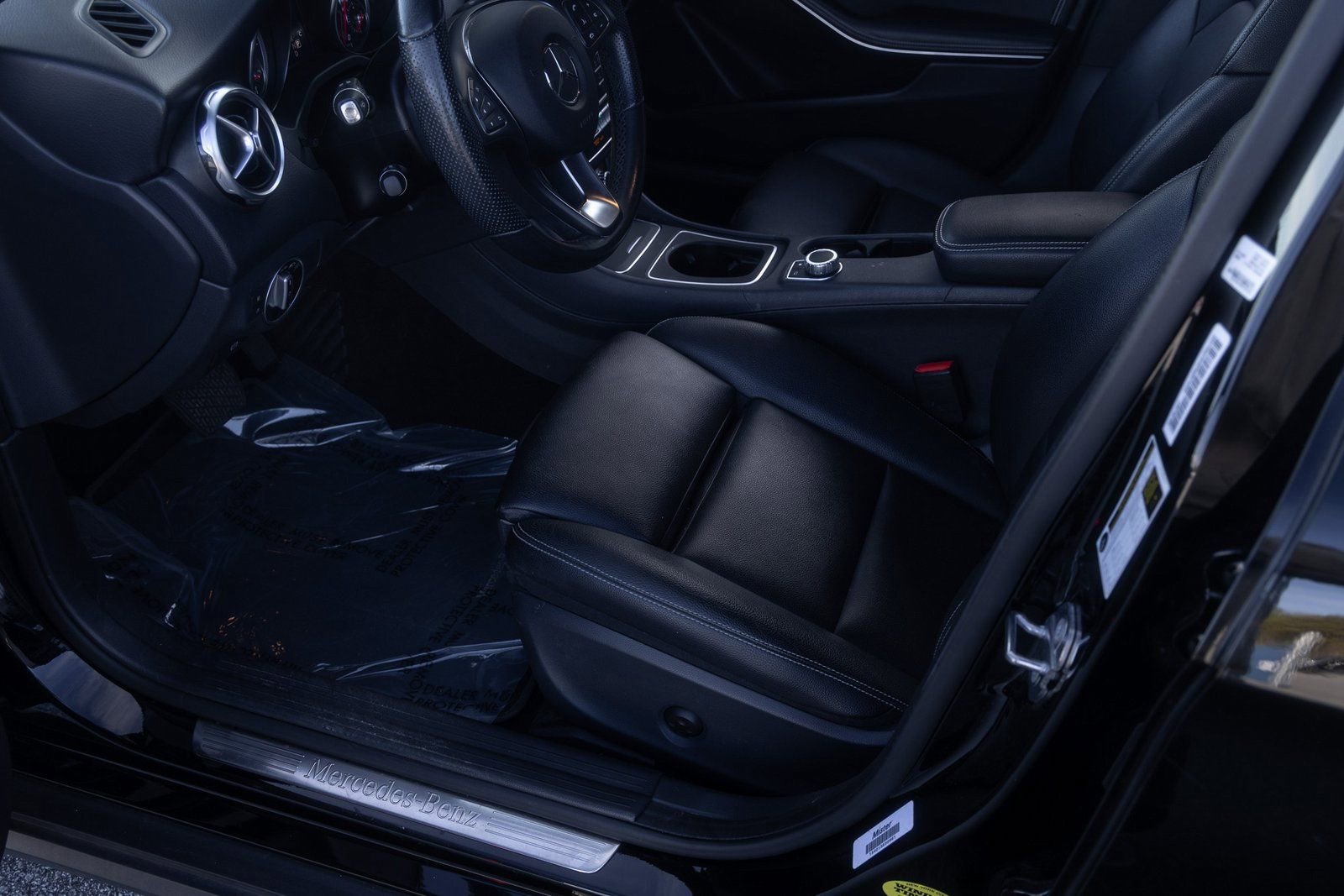 Used 2019 Mercedes-Benz GLA 250 4MATIC w/ Premium Package image 16