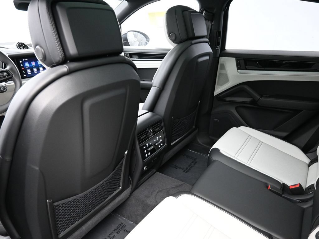 Certified 2026 Porsche Cayenne E-Hybrid Coupe AWD/4WD image 11