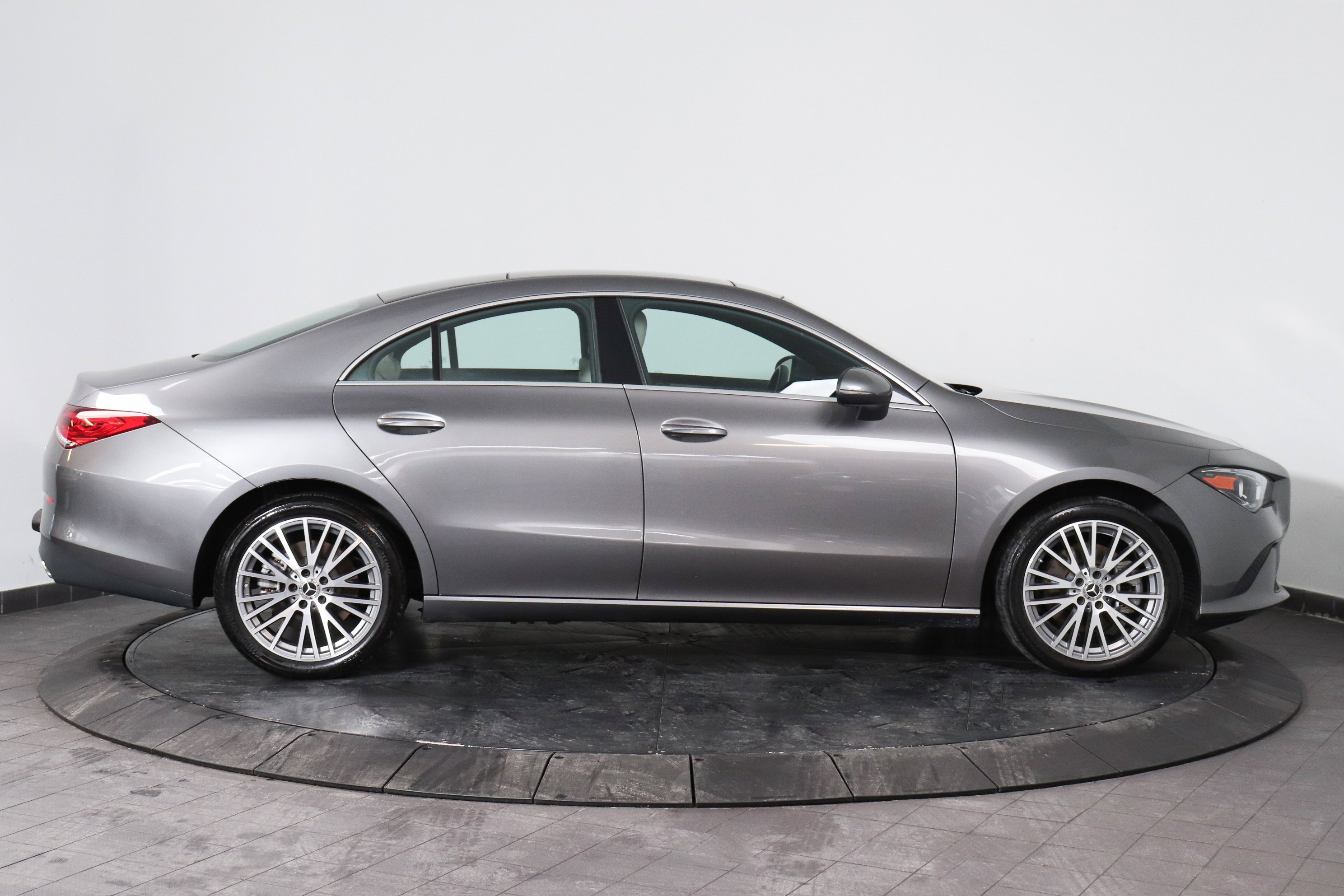 Used 2023 Mercedes-Benz CLA 250 4MATIC image 4