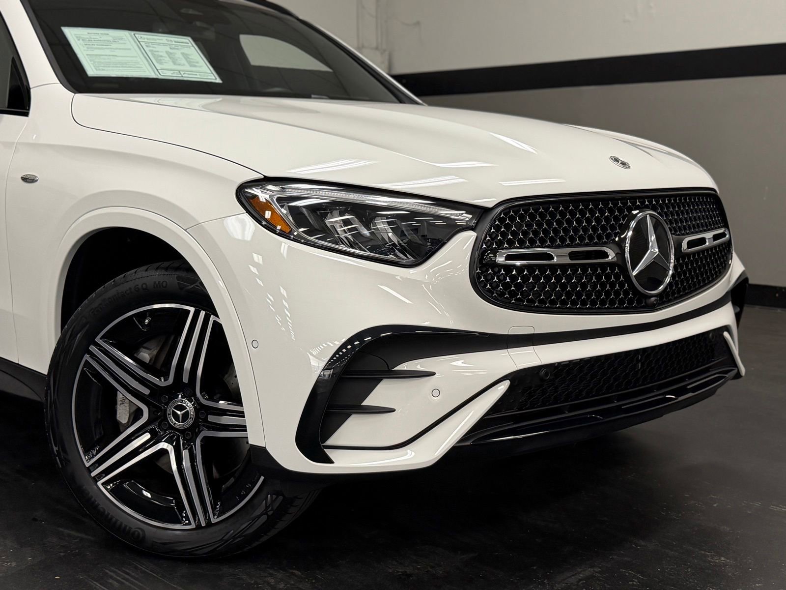 Used 2025 Mercedes-Benz GLC 350e 4MATIC image 3