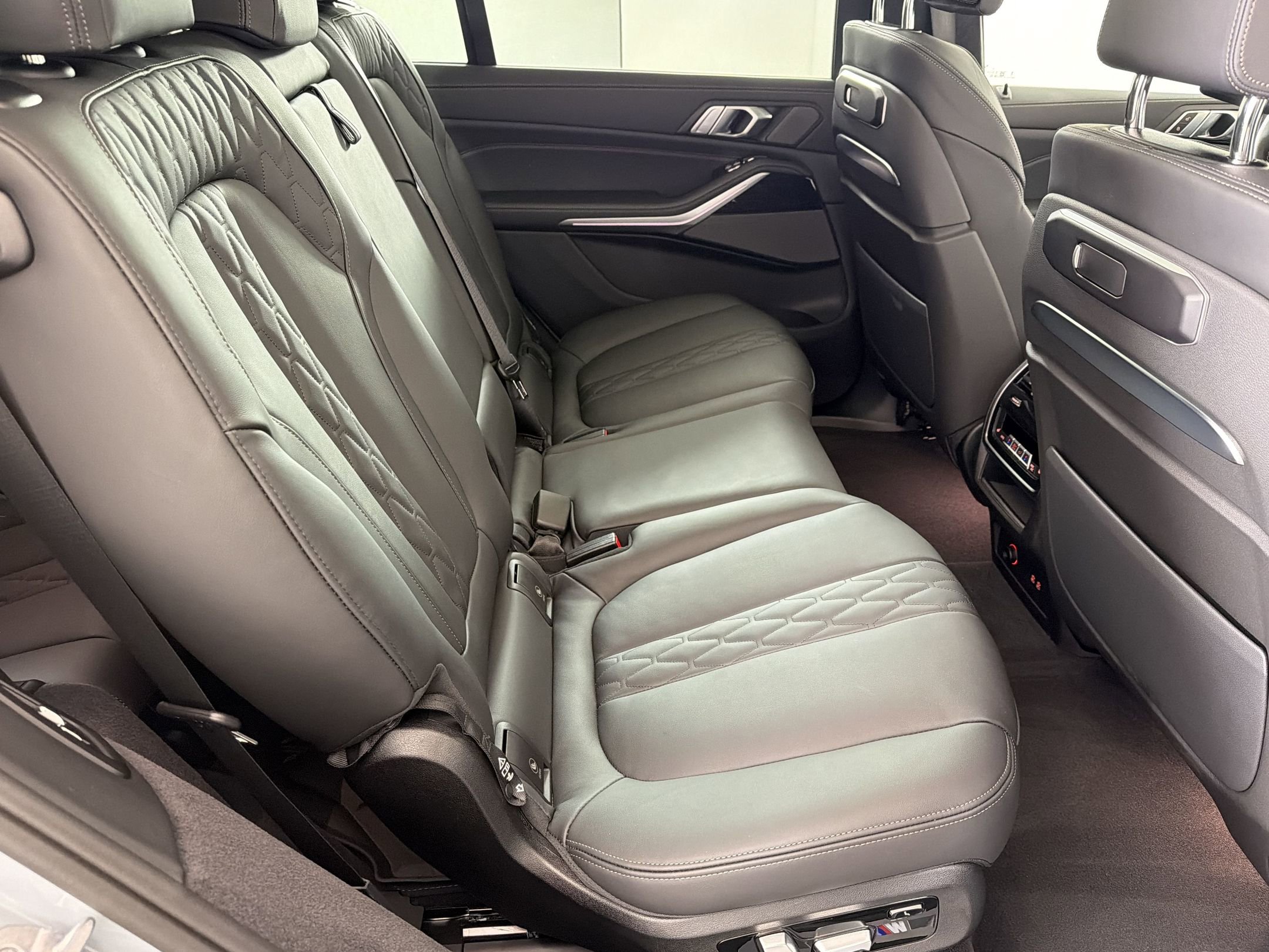 Used 2025 BMW X7 M60i w/ Climate Comfort Package AWD/4WD image 33
