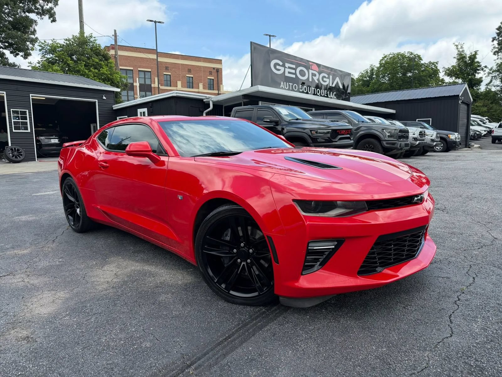 Used 2018 Chevrolet Camaro SS RWD image 2