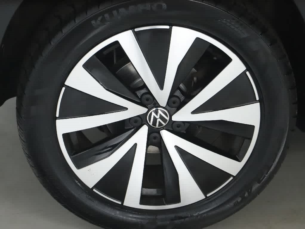 Certified 2023 Volkswagen Taos SE w/ Panoramic Sunroof Package AWD/4WD image 11