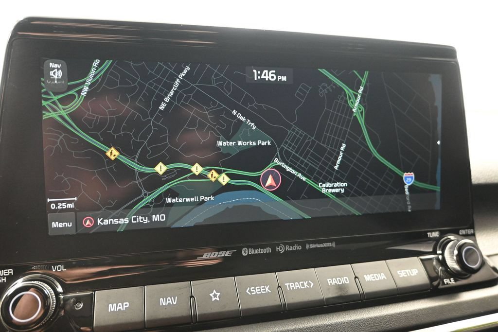 Certified 2022 Kia Seltos SX w/ Sunroof Package AWD/4WD image 18