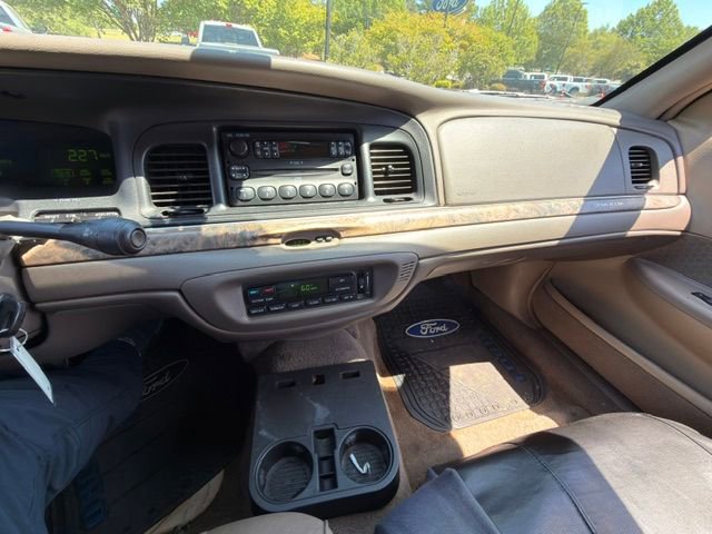 Used 1999 Ford Crown Victoria LX RWD image 3