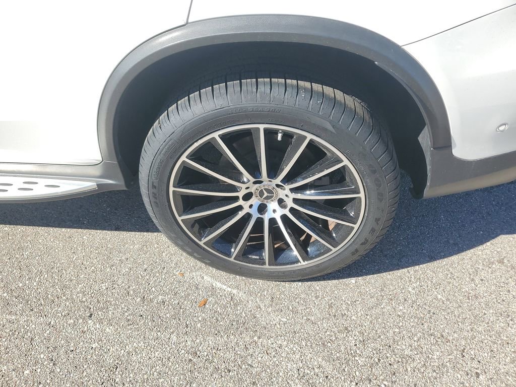 Used 2022 Mercedes-Benz GLC 300 4MATIC Coupe image 13