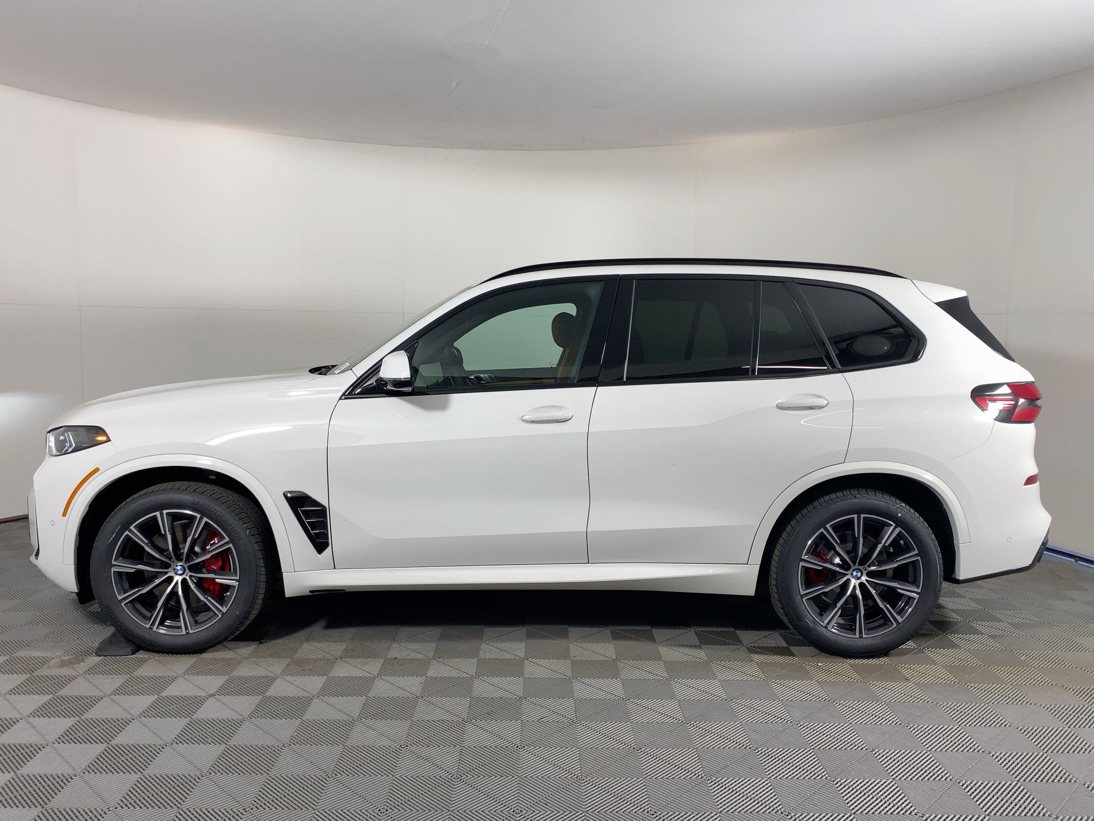New 2026 BMW X5 sDrive40i w/ M Sport Package video 2