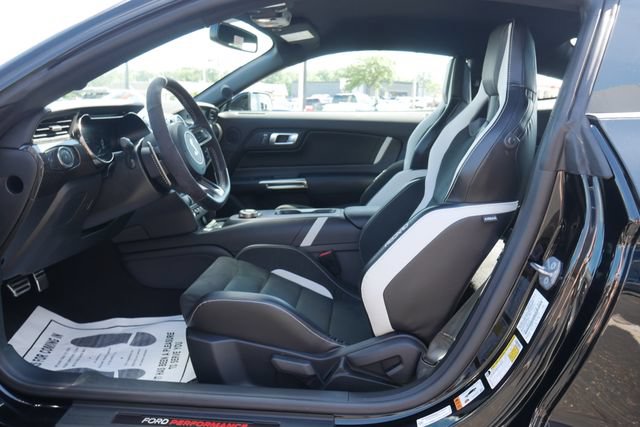 Used 2022 Ford Mustang Shelby GT500 w/ Carbon Fiber Track Pack RWD image 4
