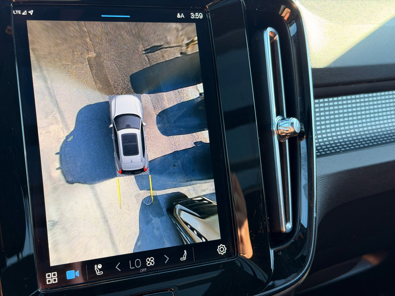 Used 2022 Volvo XC40 P8 Recharge Plus image 29