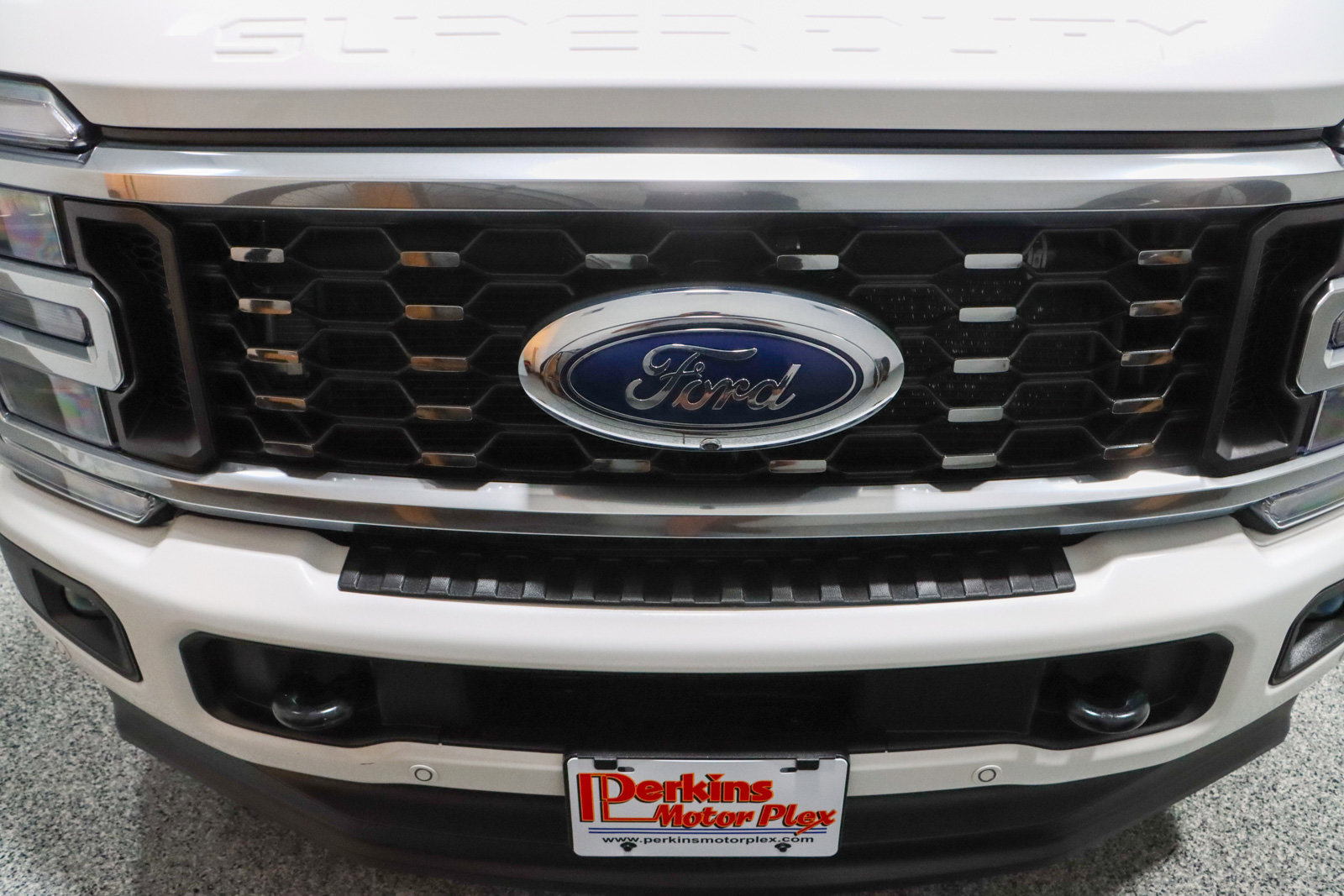 Used 2025 Ford F450 Platinum w/ FX4 Off-Road Package AWD/4WD image 4