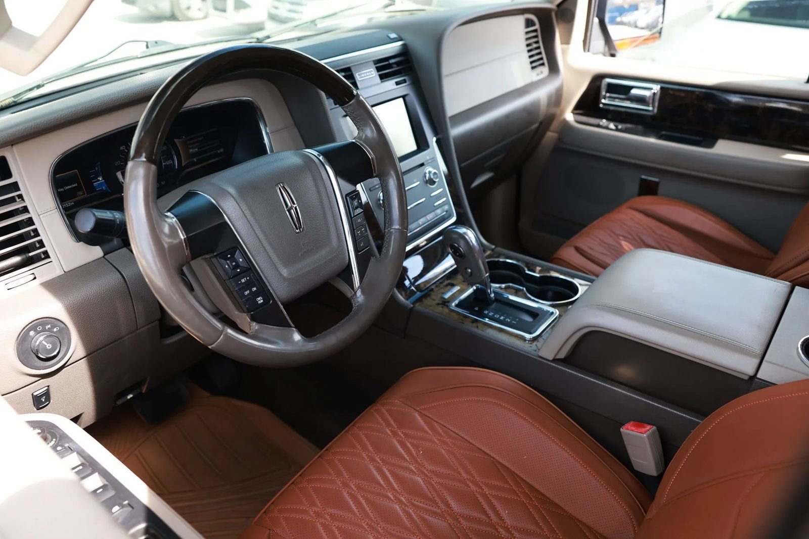 Used 2015 Lincoln Navigator L 2WD image 19