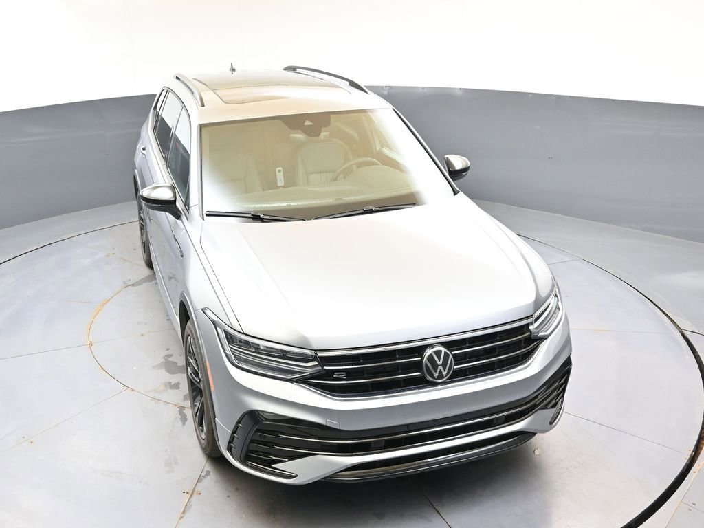 Used 2024 Volkswagen Tiguan SE R-Line AWD/4WD image 44