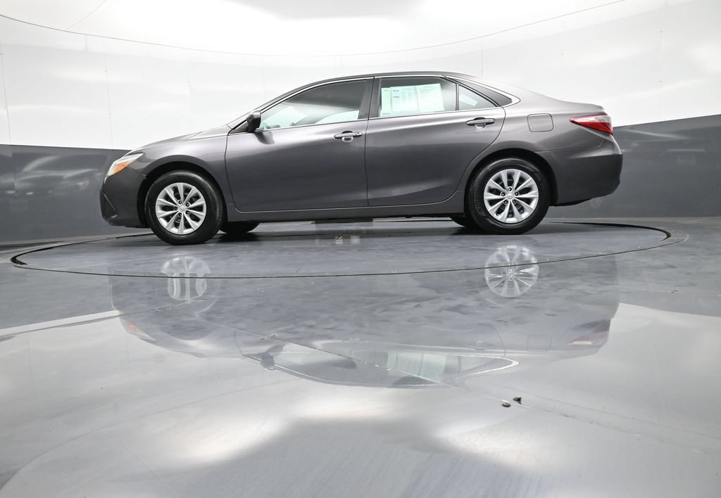 Used 2016 Toyota Camry LE FWD image 32