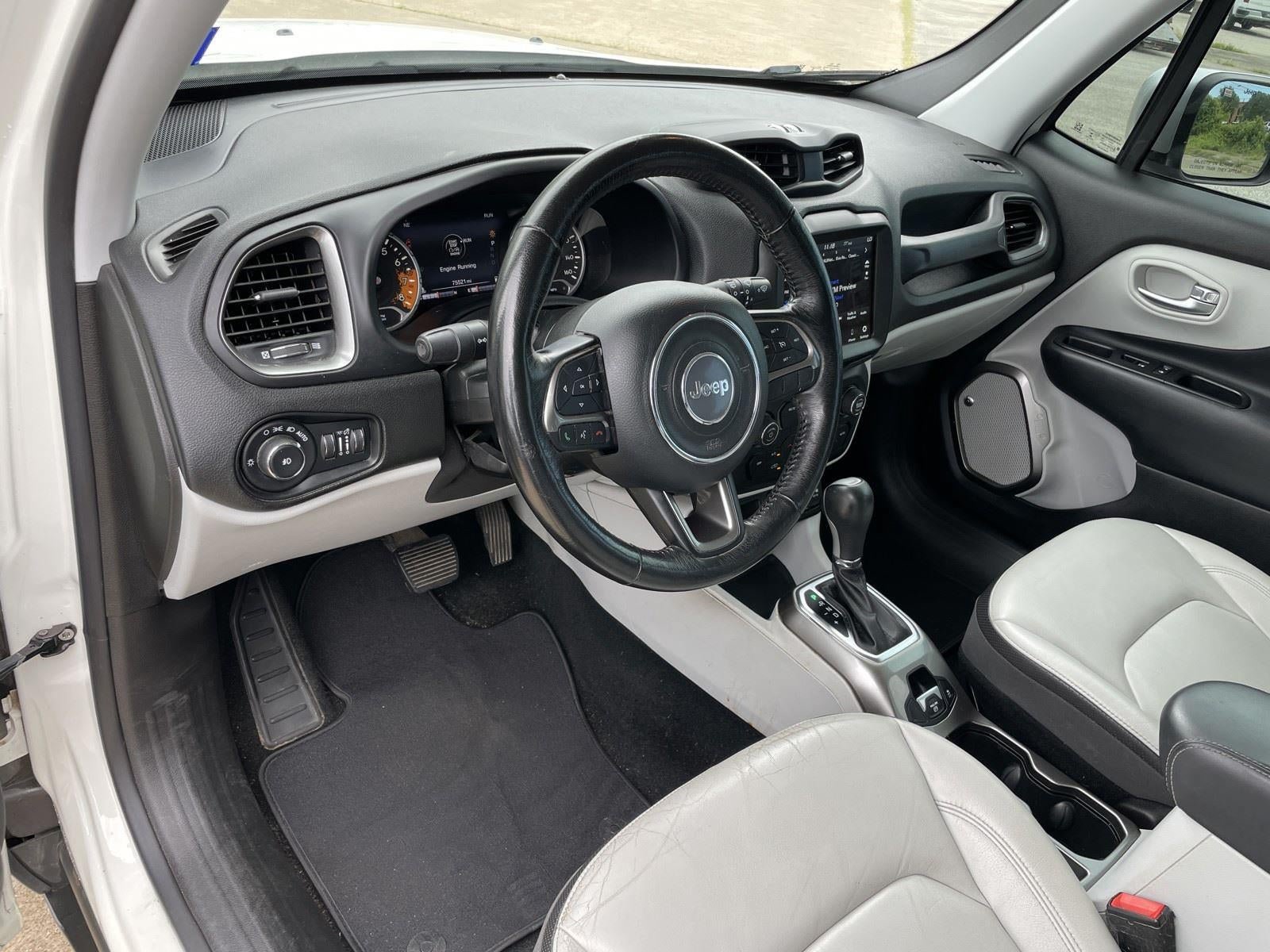 Used 2018 Jeep Renegade Limited w/ UConnect 8.4 Nav Group FWD image 14