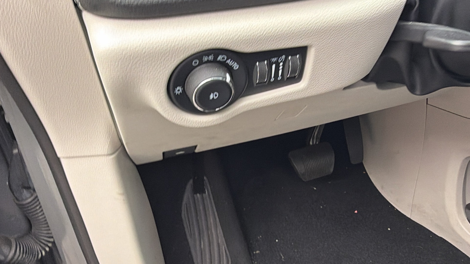 Used 2022 Chrysler Pacifica Limited FWD image 26