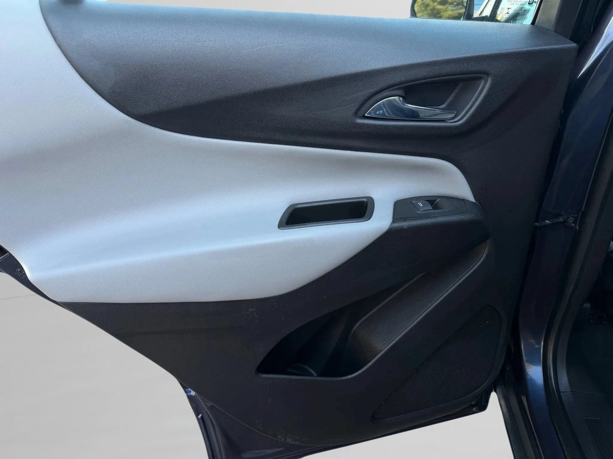 Used 2019 Chevrolet Equinox LS AWD/4WD image 15