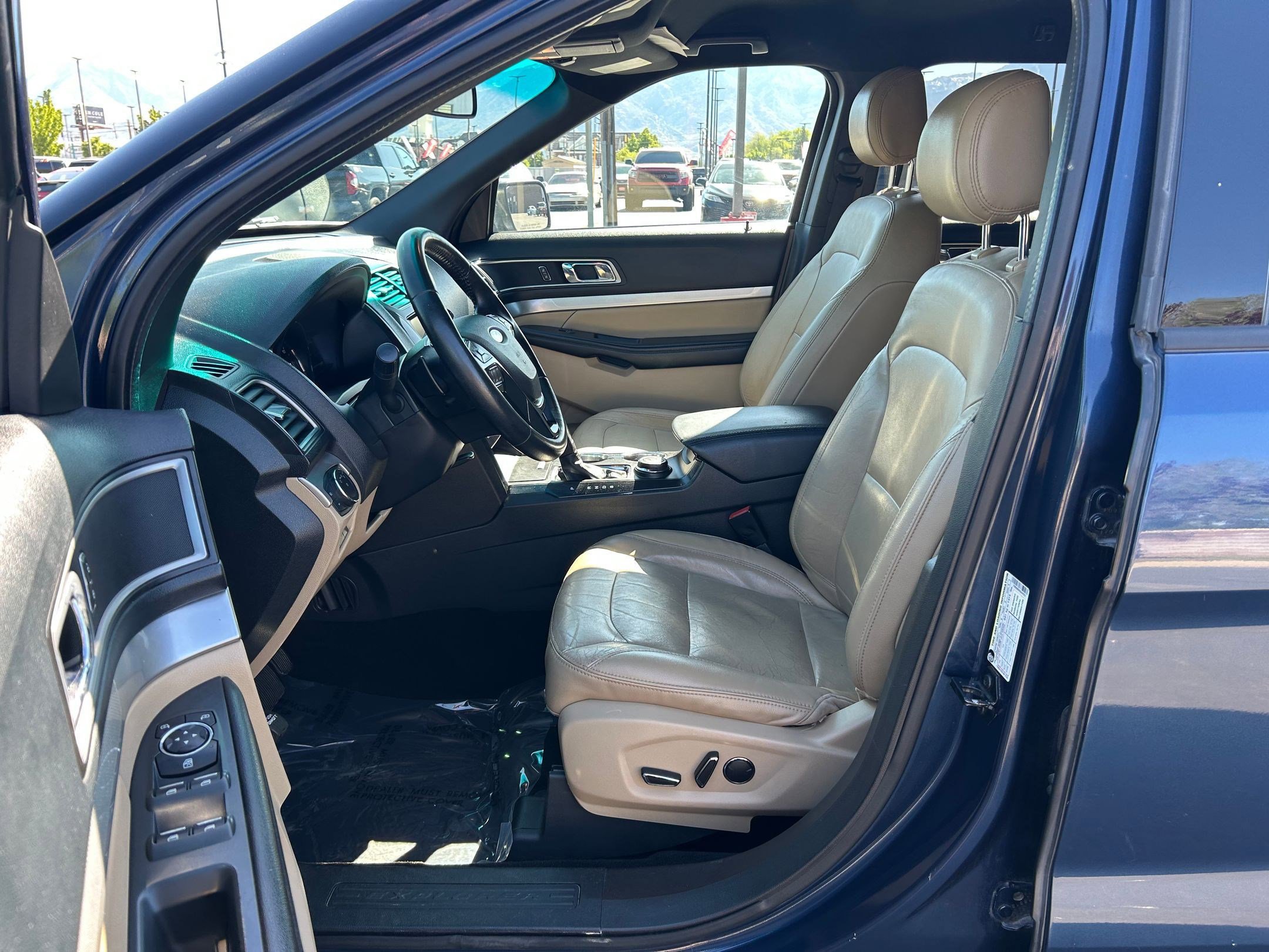 Used 2016 Ford Explorer XLT w/ Equipment Group 202A AWD/4WD image 12