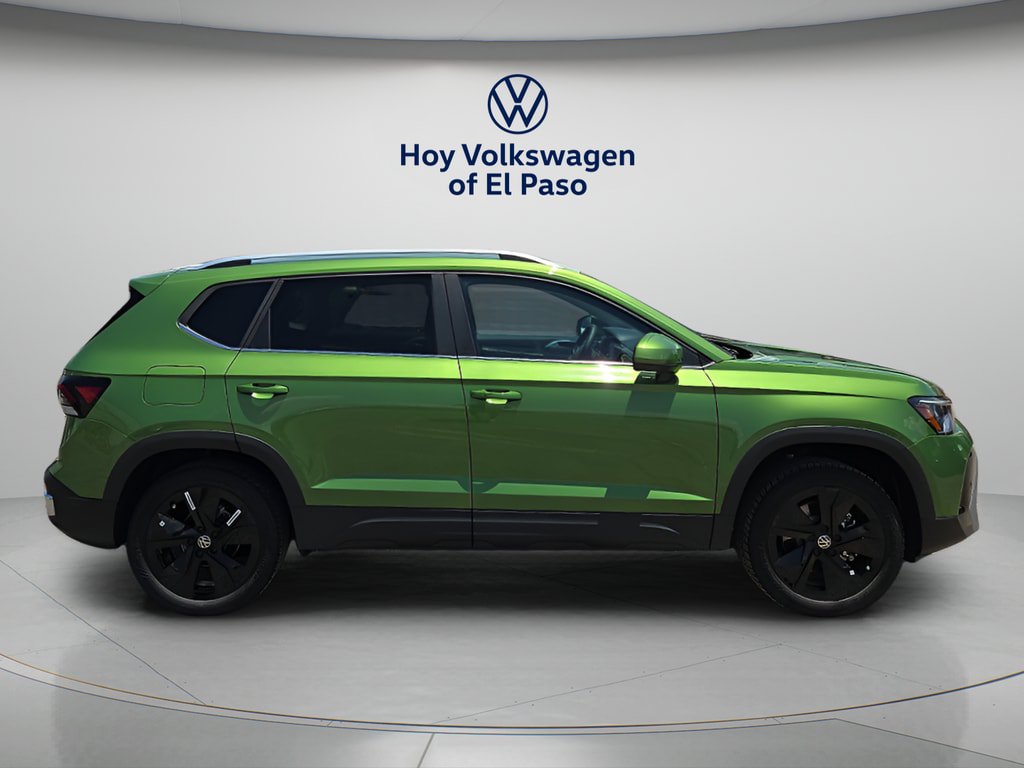 New 2026 Volkswagen Taos SE FWD image 2