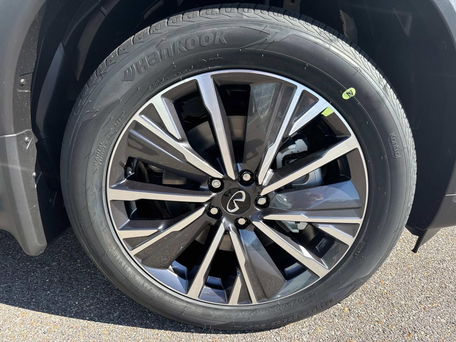 New 2026 INFINITI QX60 Luxe w/ Family Package AWD/4WD image 3