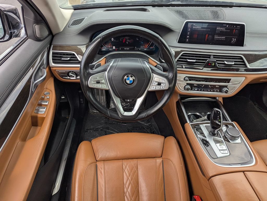 Used 2022 BMW 740i w/ Premium Package RWD image 30