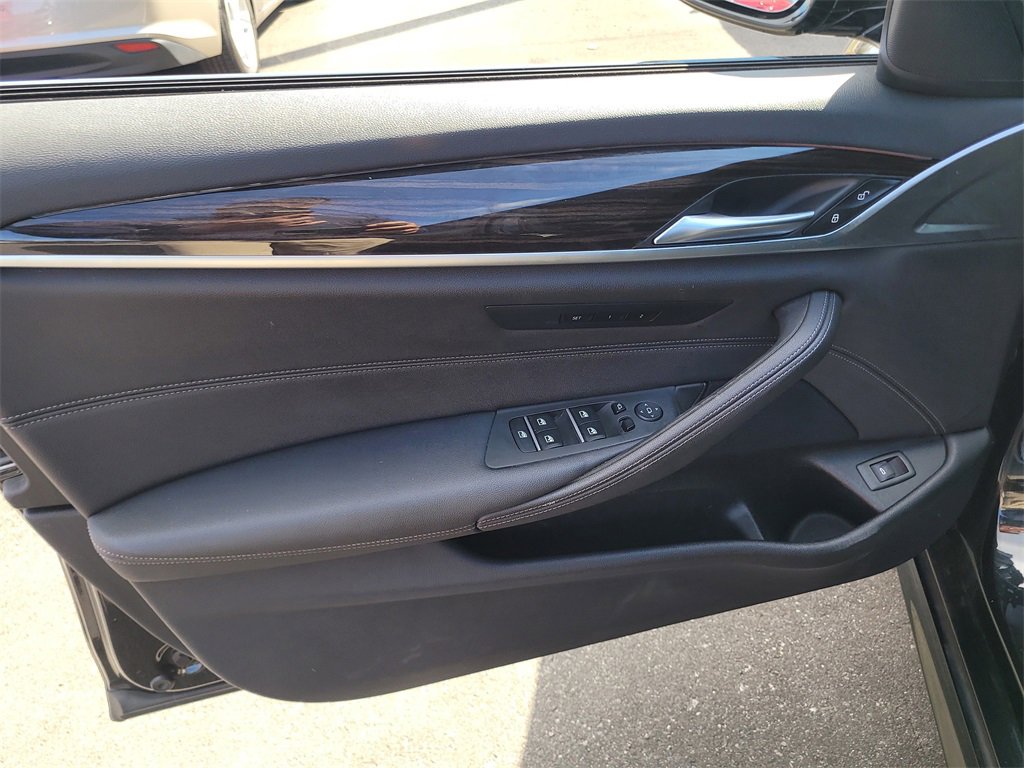 Used 2021 BMW 530i w/ M Sport Package image 14