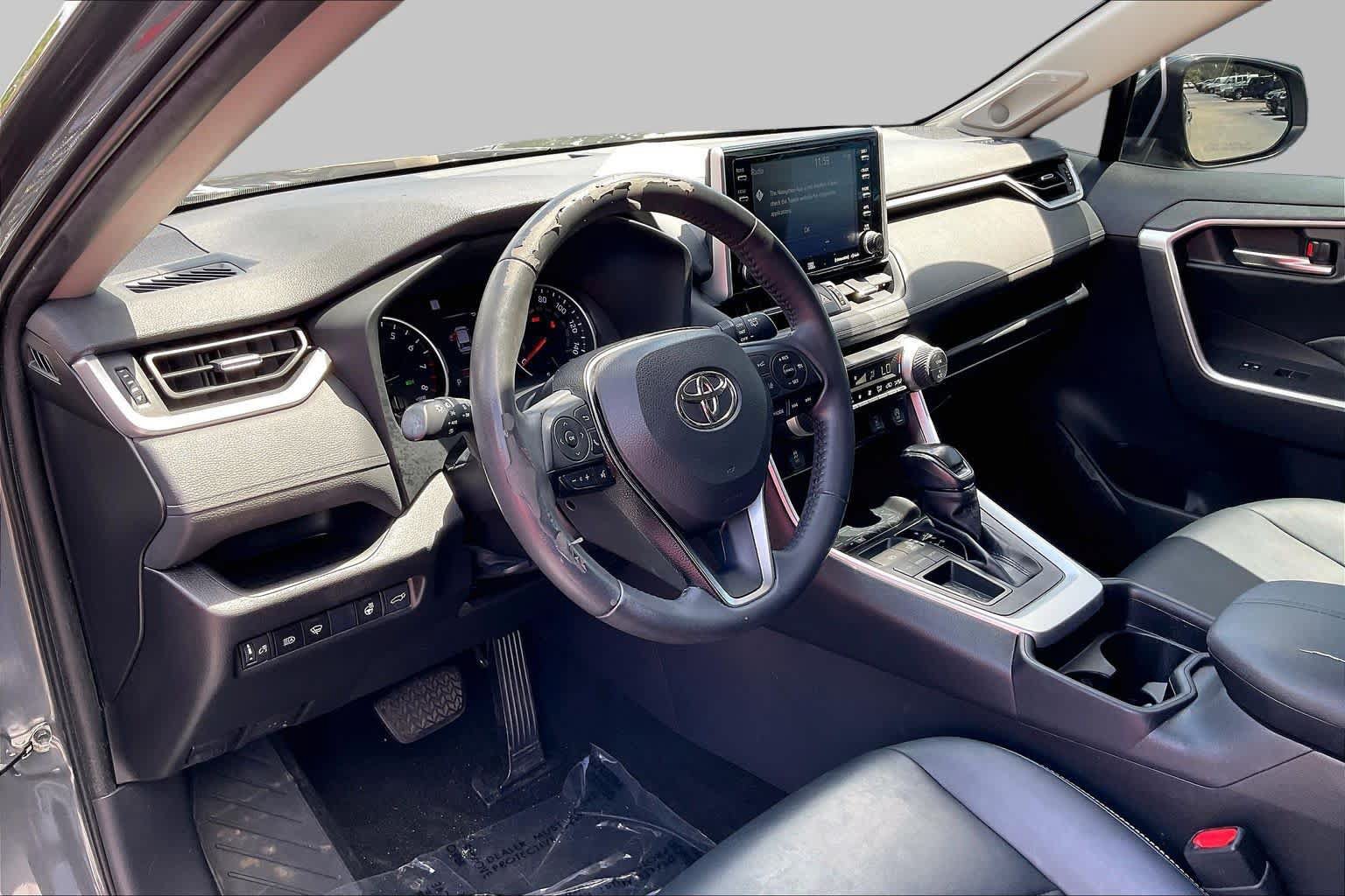 Used 2020 Toyota RAV4 XLE Premium FWD image 15
