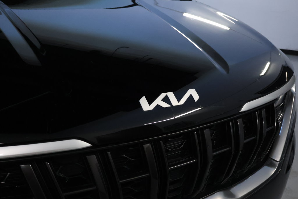 Used 2024 Kia Carnival LX FWD image 9