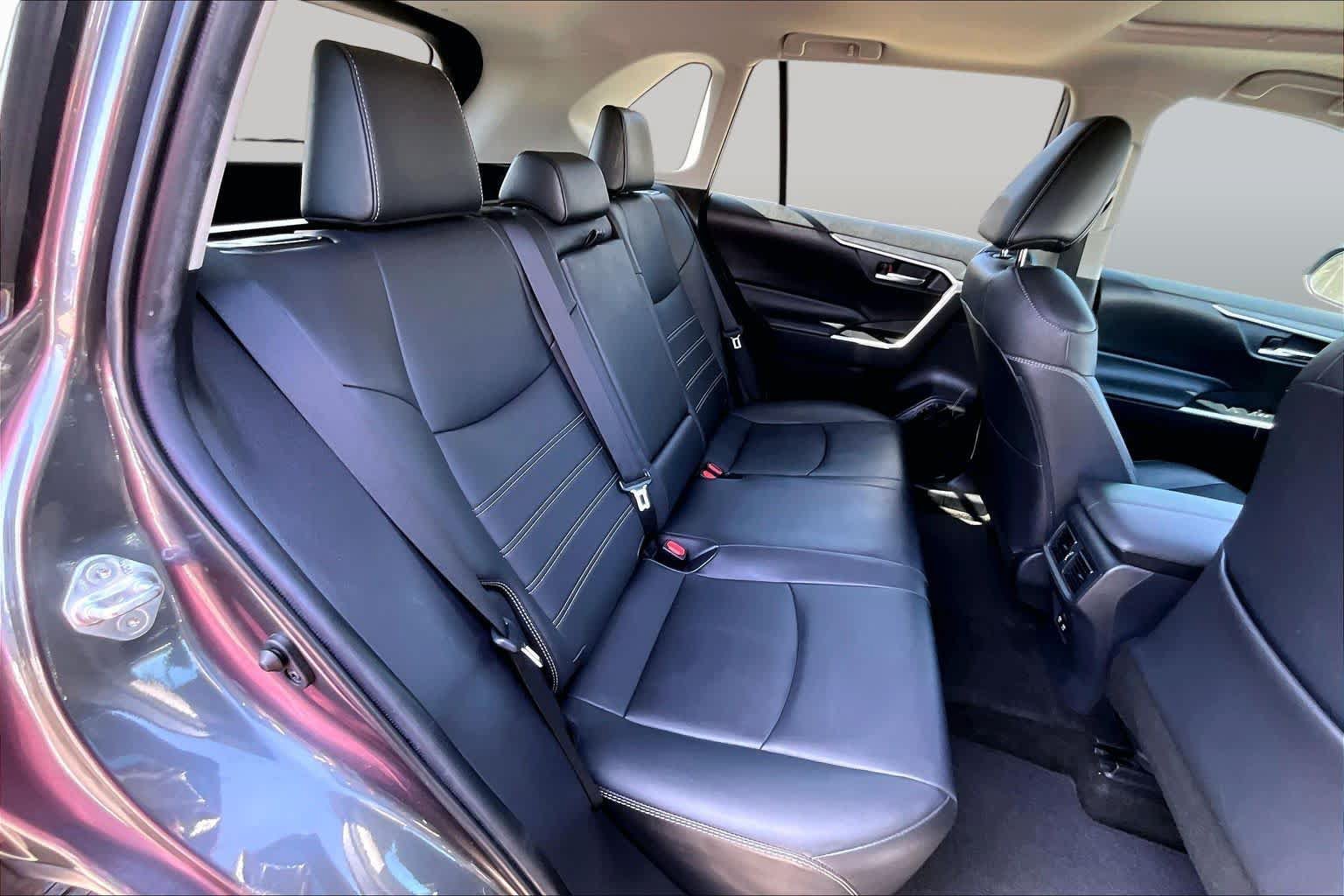 Used 2019 Toyota RAV4 XLE Premium FWD image 20
