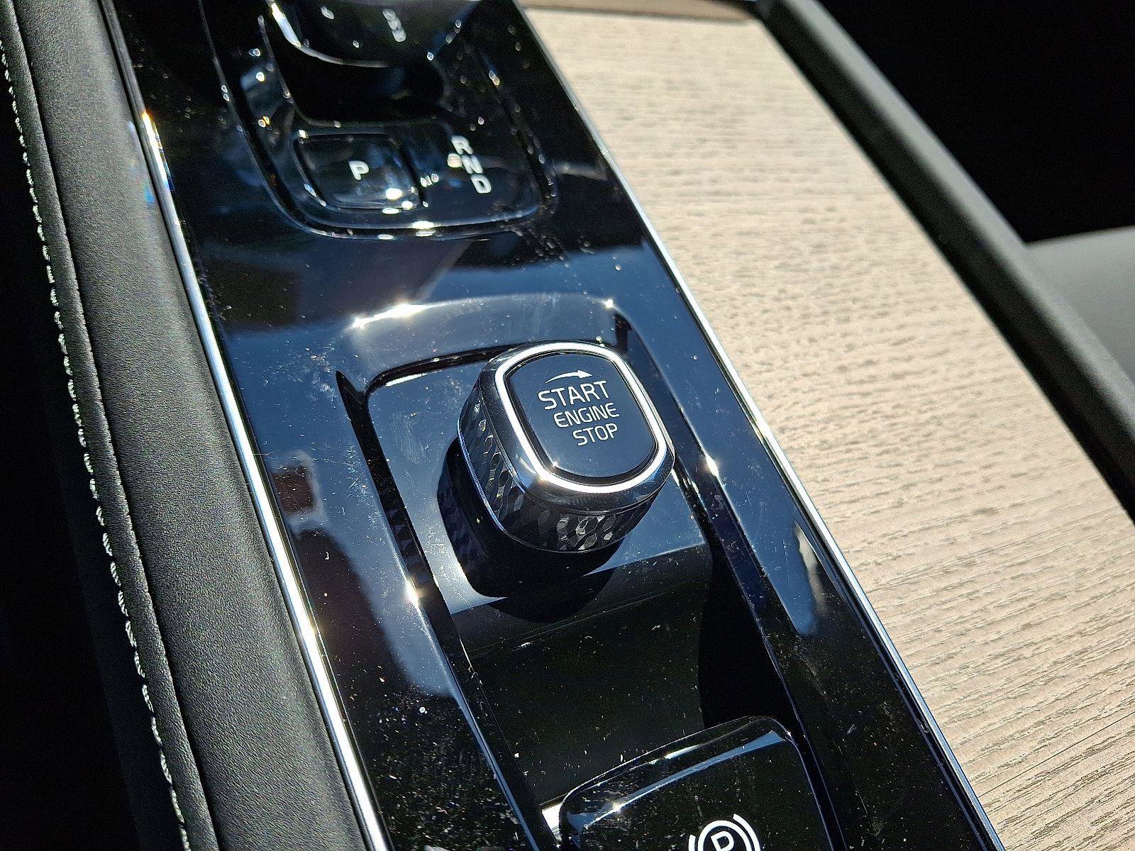 Used 2026 Volvo XC90 B6 Plus w/ Protection Package Premier image 15