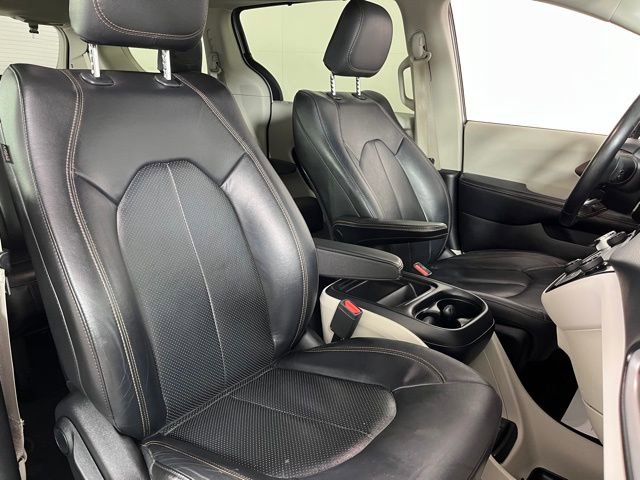 Used 2019 Chrysler Pacifica Touring-L image 41