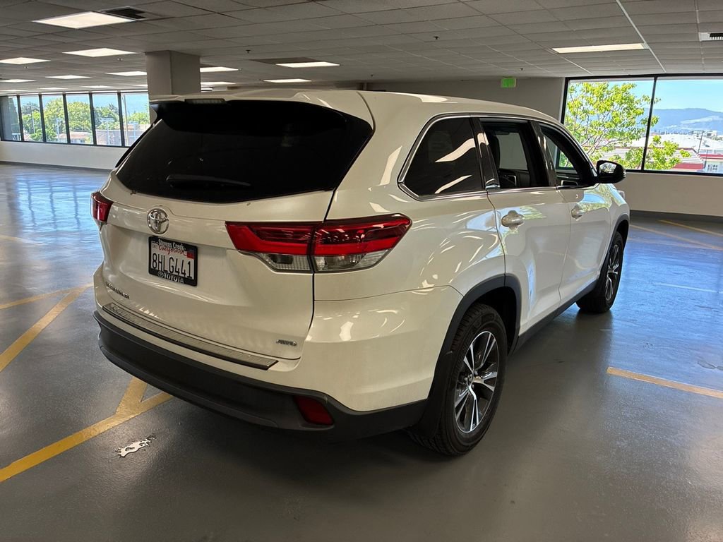 Used 2019 Toyota Highlander LE image 6