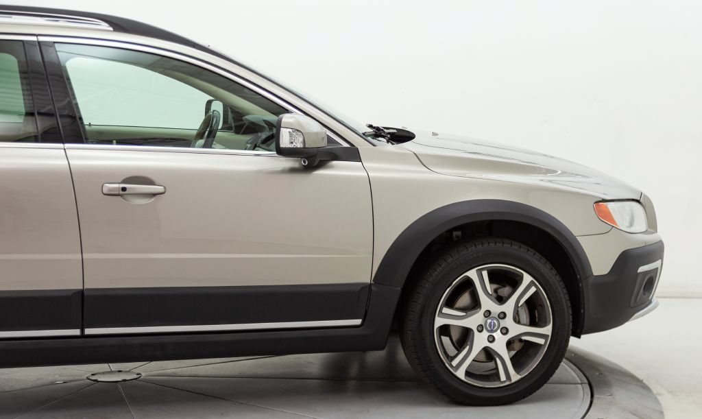 Used 2015 Volvo XC70 T6 w/ Technology Package AWD/4WD image 18