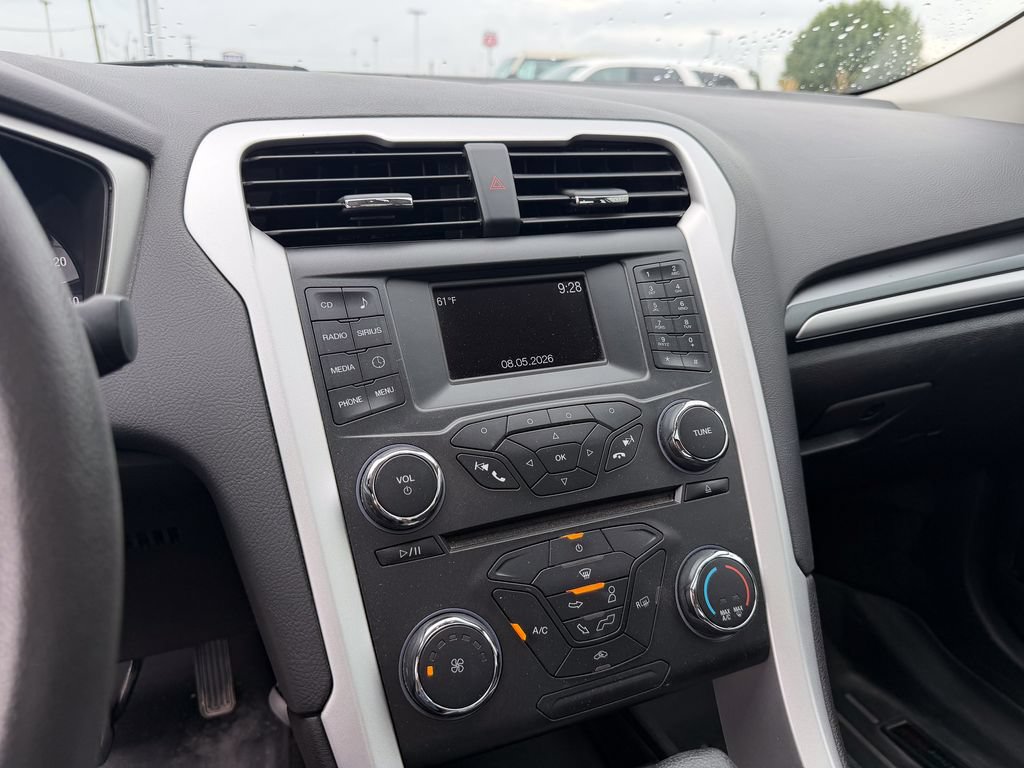 Used 2015 Ford Fusion SE FWD image 17