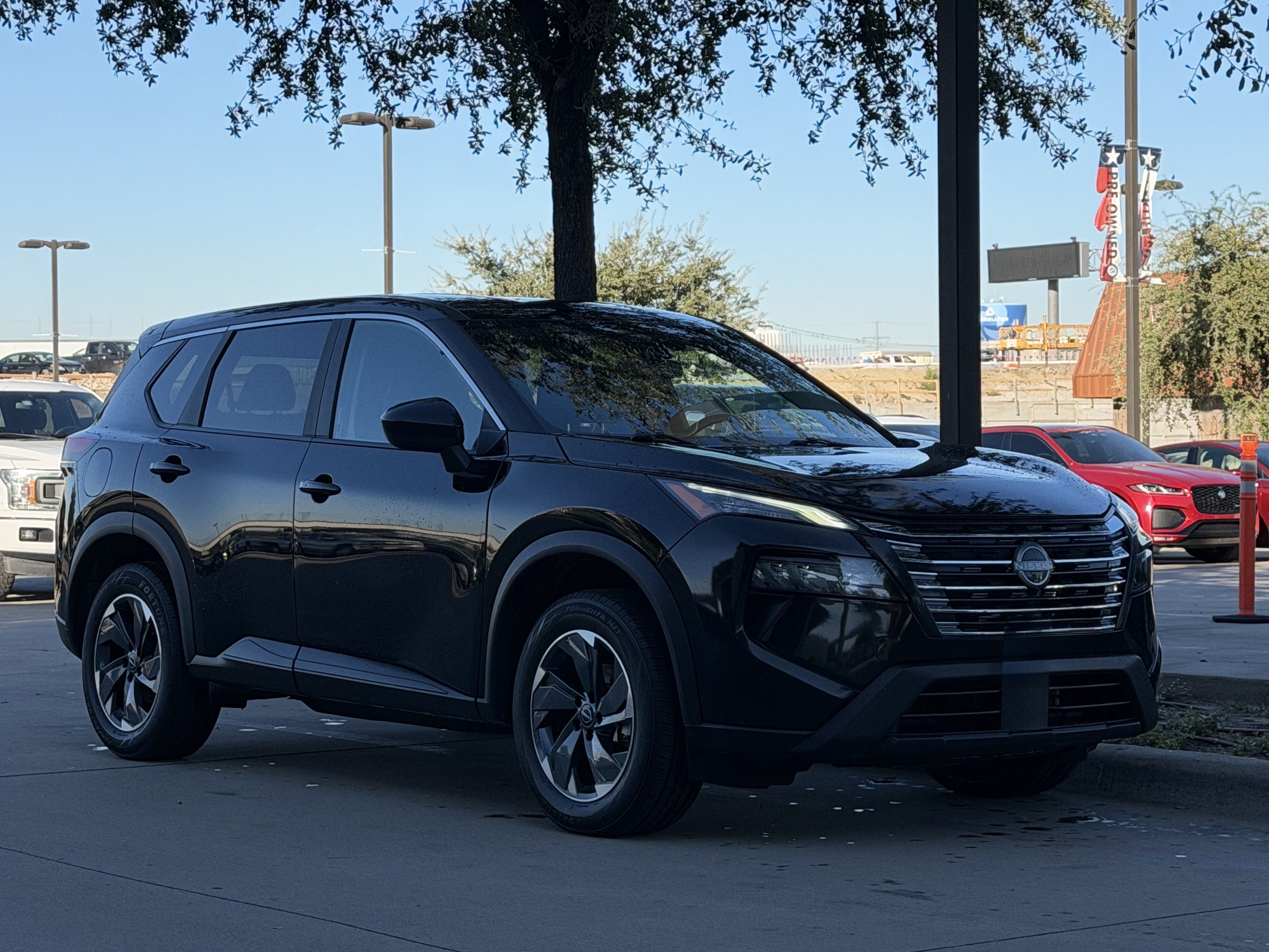 Used 2025 Nissan Rogue SV FWD image 1