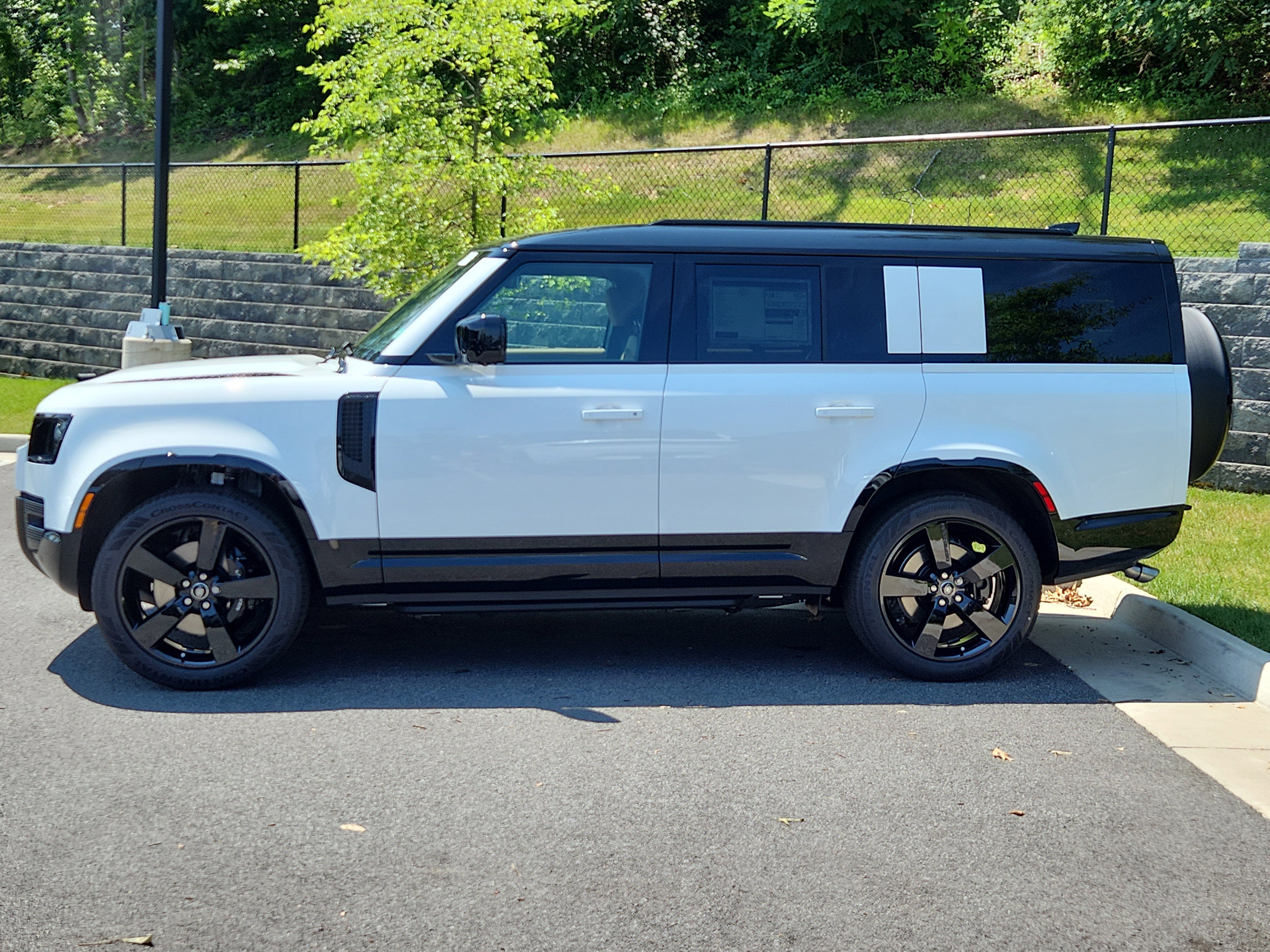 Used 2025 Land Rover Defender 130 V8 image 6