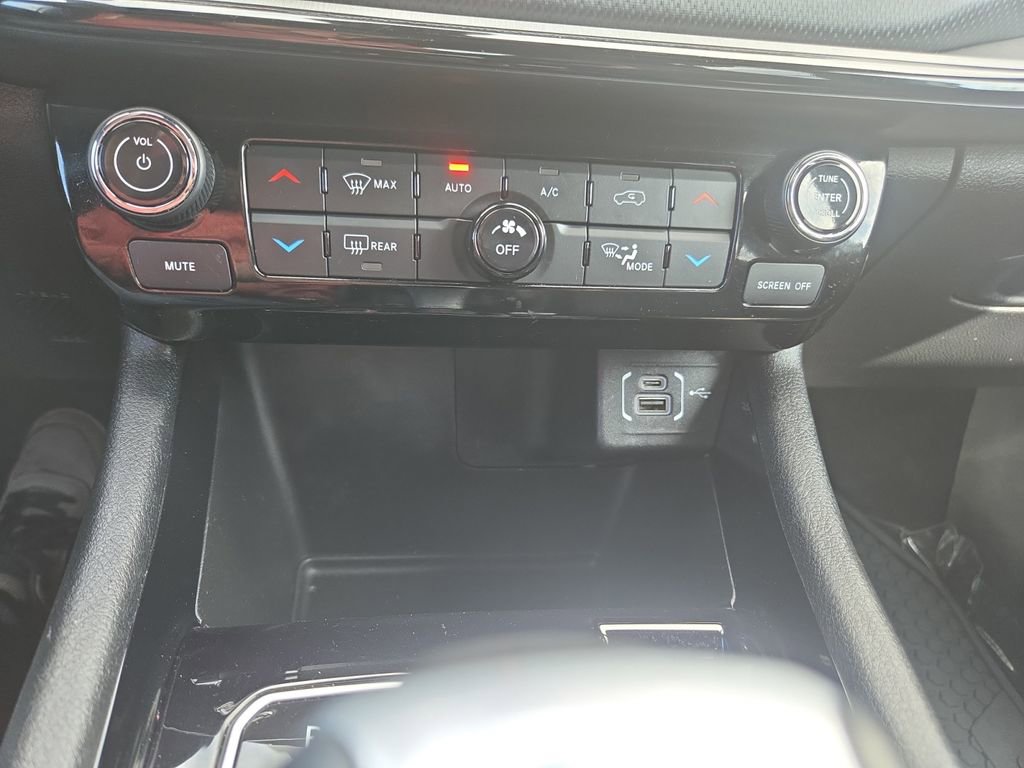 Used 2025 Jeep Compass Trailhawk w/ Trailer Tow Group image 23