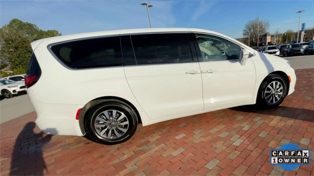 Used 2022 Chrysler Pacifica Touring-L image 2