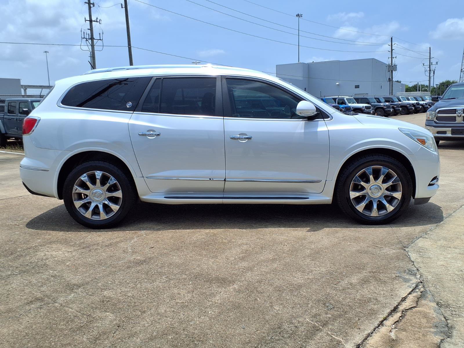 Used 2017 Buick Enclave Leather w/ Enclave Tuscan Edition FWD image 26