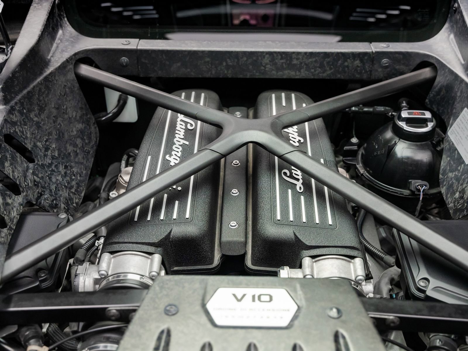 Used 2015 Lamborghini Huracan LP 610-4 image 38