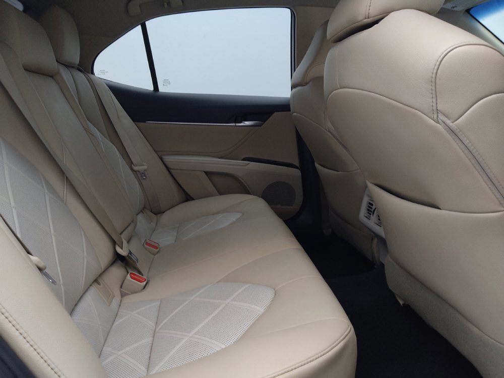 Used 2018 Toyota Camry XLE FWD image 19