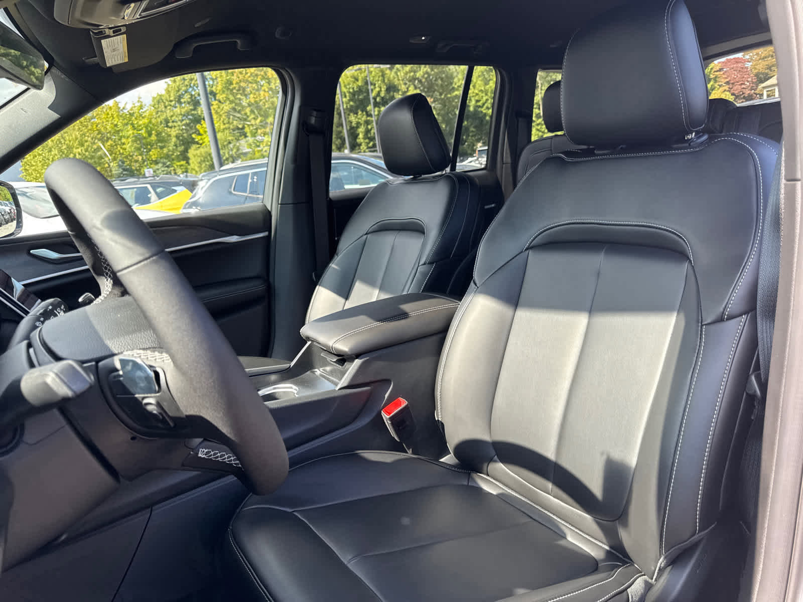 New 2025 Jeep Grand Cherokee Limited w/ Black Appearance Package image 13