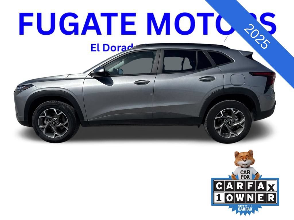 Used 2025 Chevrolet Trax LT FWD image 2