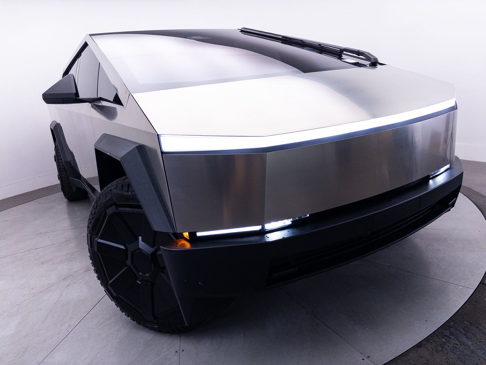 Used 2024 Tesla Cybertruck AWD Crew Cab image 3