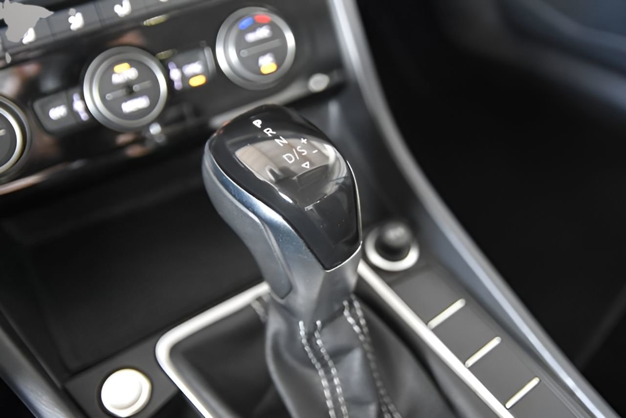 Used 2024 Volkswagen Jetta SE image 34