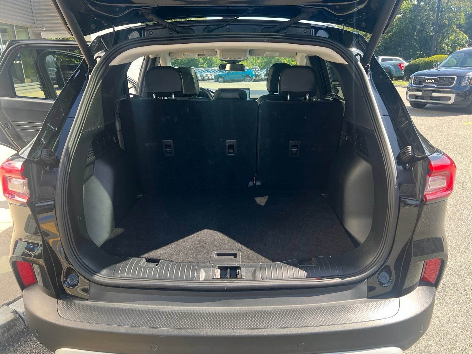 Used 2025 Ford Escape Platinum AWD/4WD image 10
