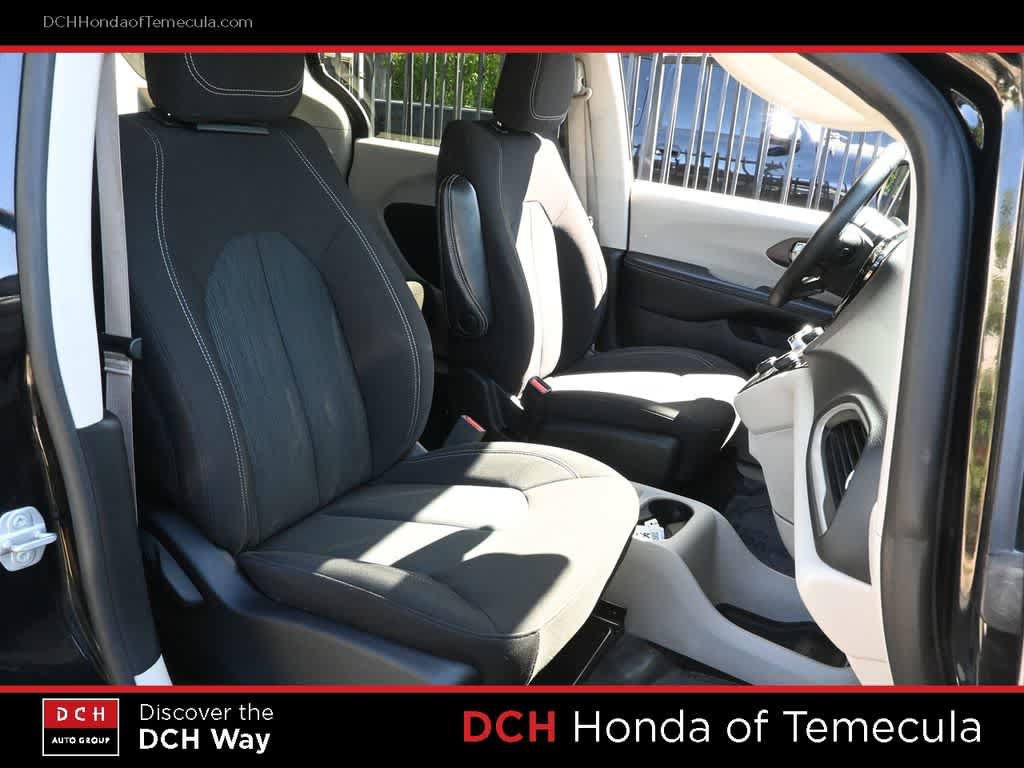 Used 2023 Chrysler Voyager LX FWD image 22