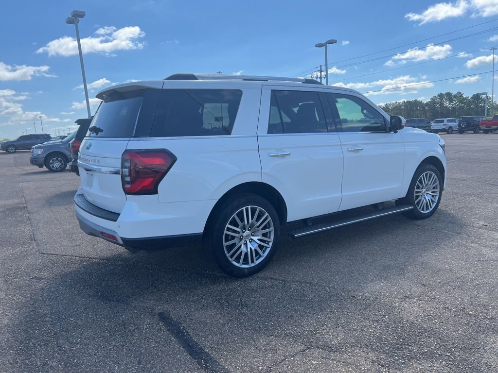 Used 2022 Ford Expedition Limited image 11