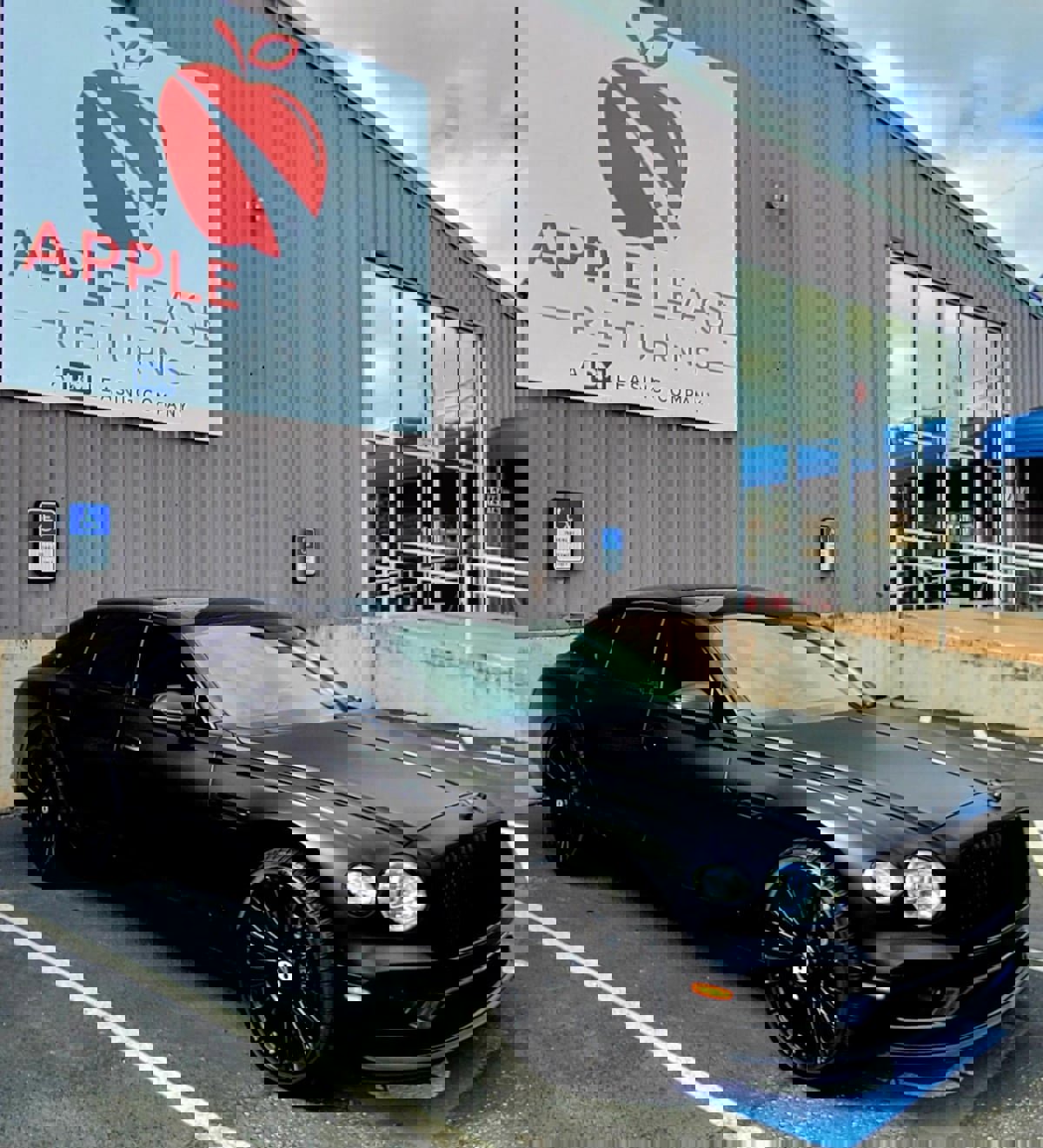 Used 2020 Bentley Flying Spur W12 image 3