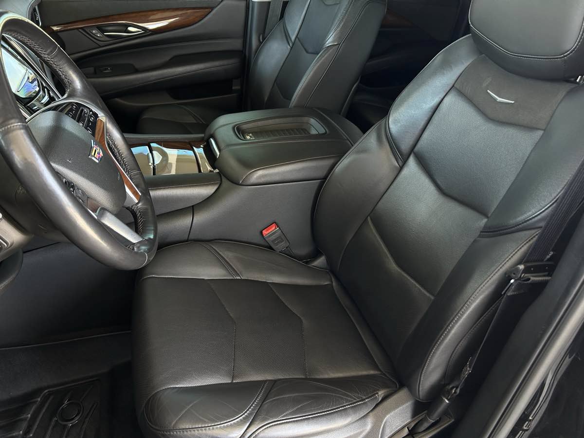 Used 2019 Cadillac Escalade ESV Premium Luxury AWD/4WD image 17
