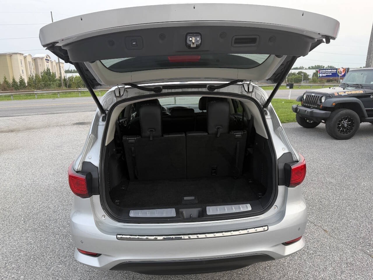 Used 2019 INFINITI QX60 Luxe w/ Essential Package AWD/4WD image 24